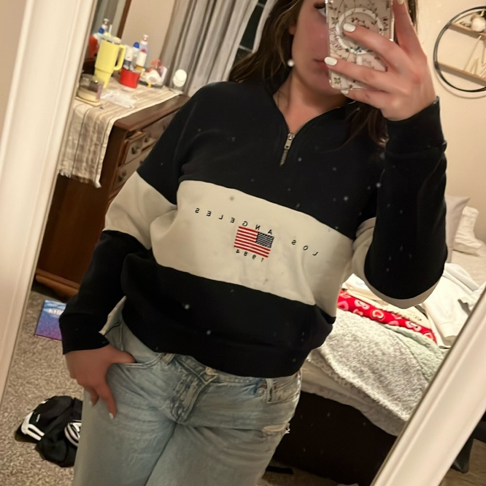 Super comfy quarter zip from PacSun! Great for a cozy night in or on the beach!